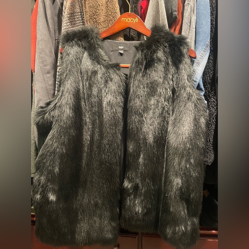 Mossimo brand faux fur vest